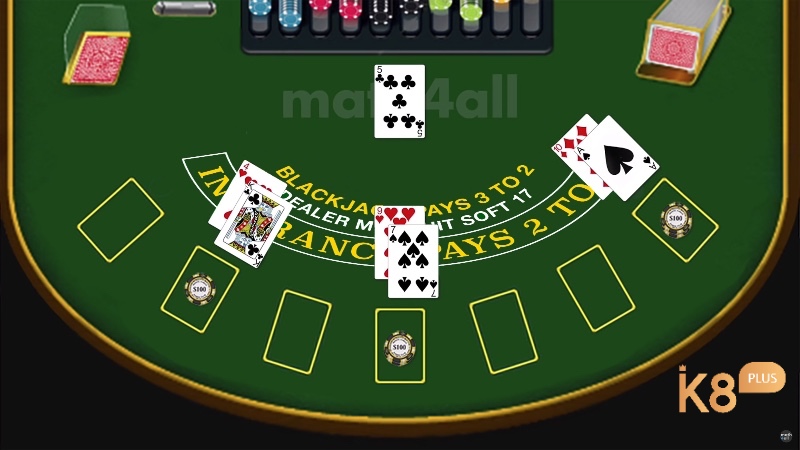 Nên chọn bàn blackjack có luật chơi có lợi nhất cho người tham gia, như blackjack 3:2, giảm lợi thế nhà cái xuống thấp nhất có thể.