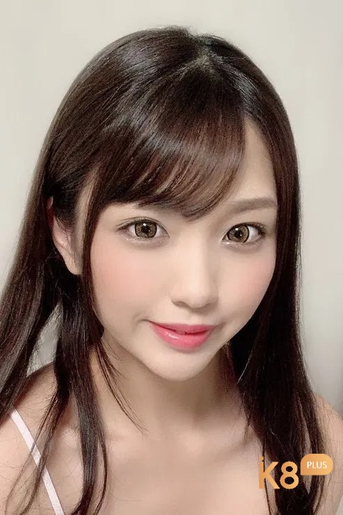 Himari nổi bật với ngoại hình xinh đẹp và cuốn hút