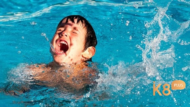 Giải mã giấc mơ ngã xuống nước giúp bạn hiểu rõ hơn về trạng thái tâm lý và những điều tiềm ẩn trong vô thức