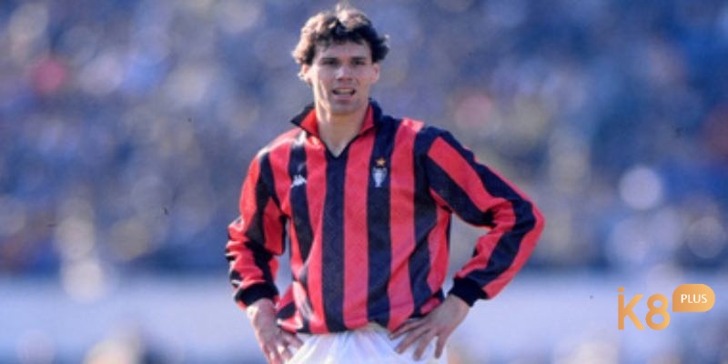 Marco van Basten là tiền đạo hay nhất Serie A khi mở ra kỉ nguyên huy hoàng cho AC Millan