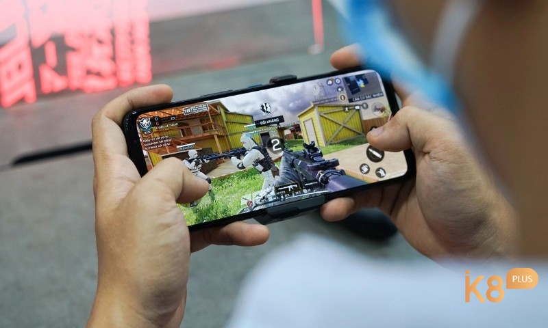 Điện thoại hiệu năng cao và internet ổn định quyết định trải nghiệm game sinh tồn.