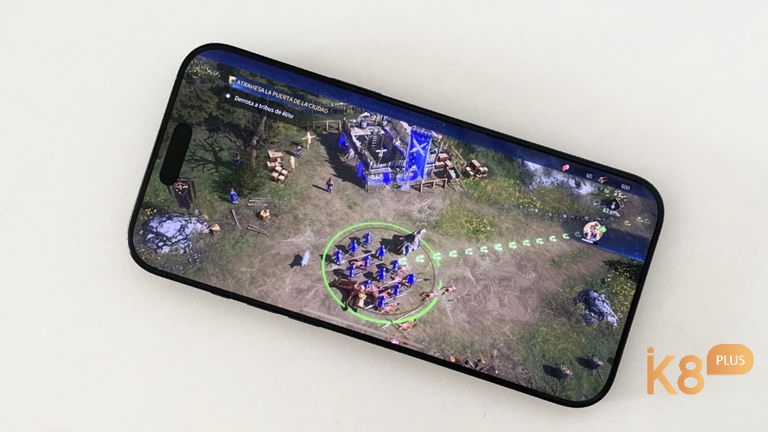 Giao diện cảm ứng trực quan của game de chế mobile iOS, giúp bạn điều khiển quân và quản lý dễ dàng.